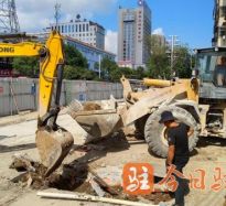 黑逼骚逼操逼视频网站高温下的坚守｜道路建设者用汗水铺就畅通路